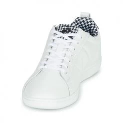 Chaussures Femme Baskets basses Le Coq Sportif COURTCLASSIC W PIED DE POULE Blanc 7 Chaussures Femme Baskets basses Le Coq Sportif COURTCLASSIC W PIED DE POULE Blanc -Baskets mode Soldes 22259288 500 C